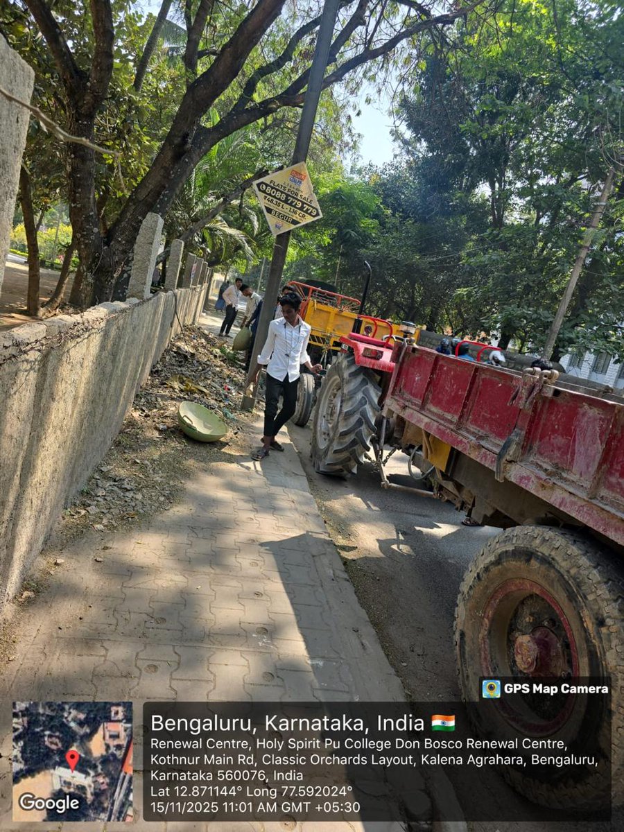 comm_blr_south's tweet photo. Intensive cleaning at Loyola School Road from BK circle to Bannerghatta main road in ward No 209 Gottigere Anjanapura subdivision limits
#DKShivakumar #gbachiefcommissioner #bengalurusouthcitycorporation #GreaterBengaluruAuthority #INTENSIVECLEANING #BKCircle #BannerghattaRoad https://t.co/iBha07FEKs