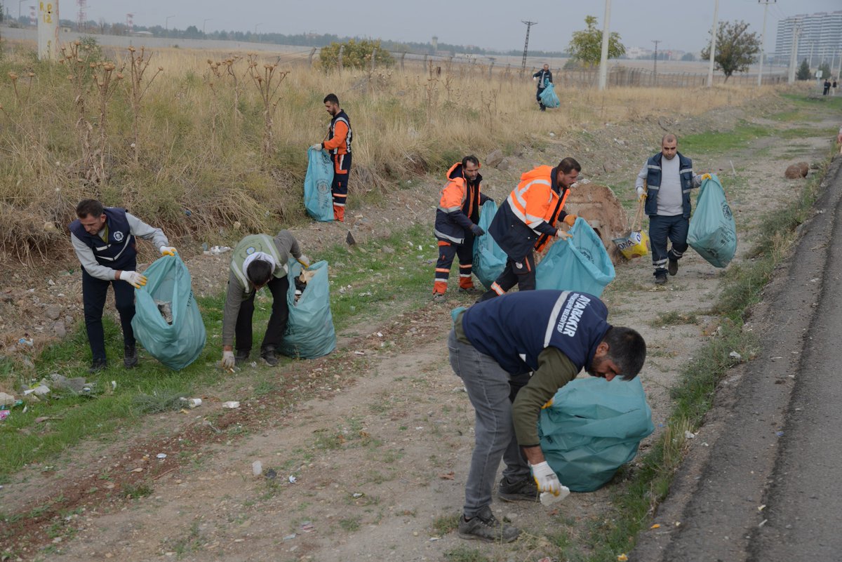 🫧 Kentimizin 4 Ana Giriş Noktasında Temizlik Çalışması 🧹

📌 “Amed’i Seviyorum, Kirletmiyorum” mottosuyla 5 Haziran 2024 Dünya Çevre Günü’nde başlattığımız temizlik kampanyası kapsamında çalışmalarımızı sürdürüyoruz. Çalışmalar kapsamında ekiplerimiz, kentin 4 ana giriş