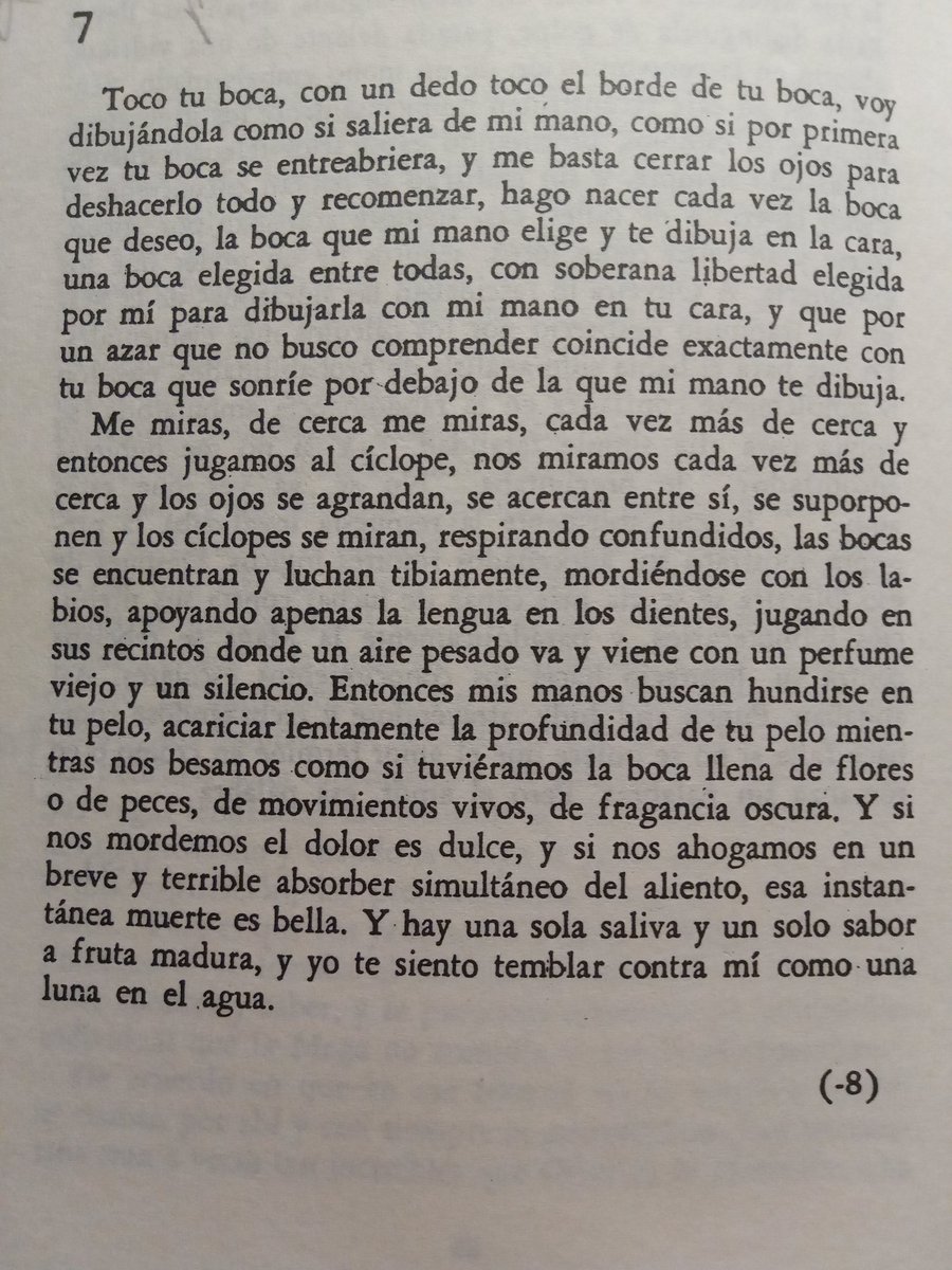"Te siento temblar contra mí como una luna en el agua"

Julio Cortázar
("Rayuela")