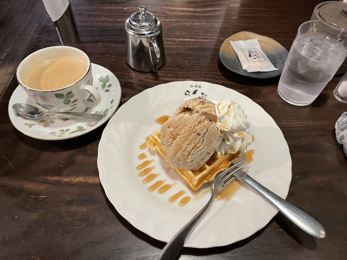 今日は休日出勤頑張ったからご褒美にきた