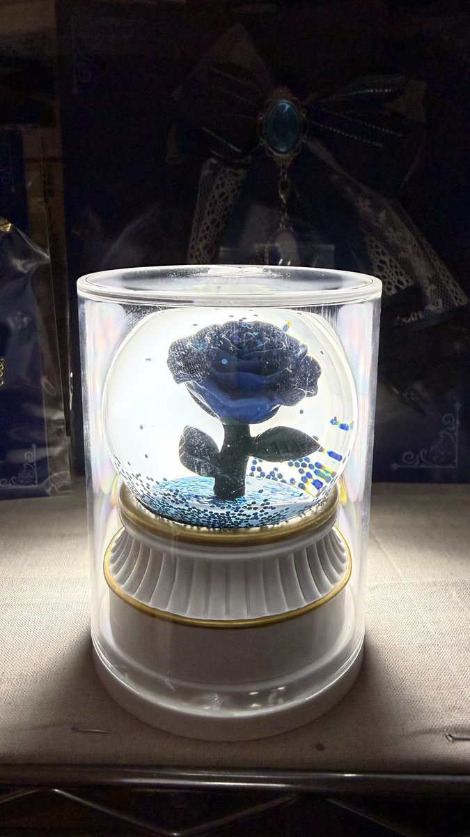 Ado スノードーム Adoのスノードームを光らせたい🤩構造上、下からのライトアップは無理