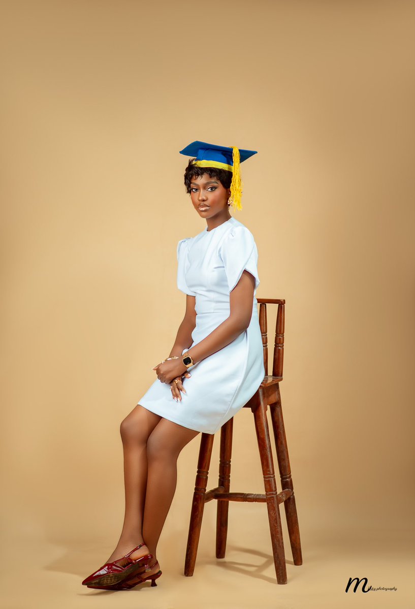 symply_simisola's tweet image. Reintroducing,
Aluko Simisola Ilerioluwa 
B.Tech (FUTA)
Biomedical Technology 
First Class Honours.
Academics? Entrepreneurship? Leadership? Conquered all while maintaining a moderately active social life.