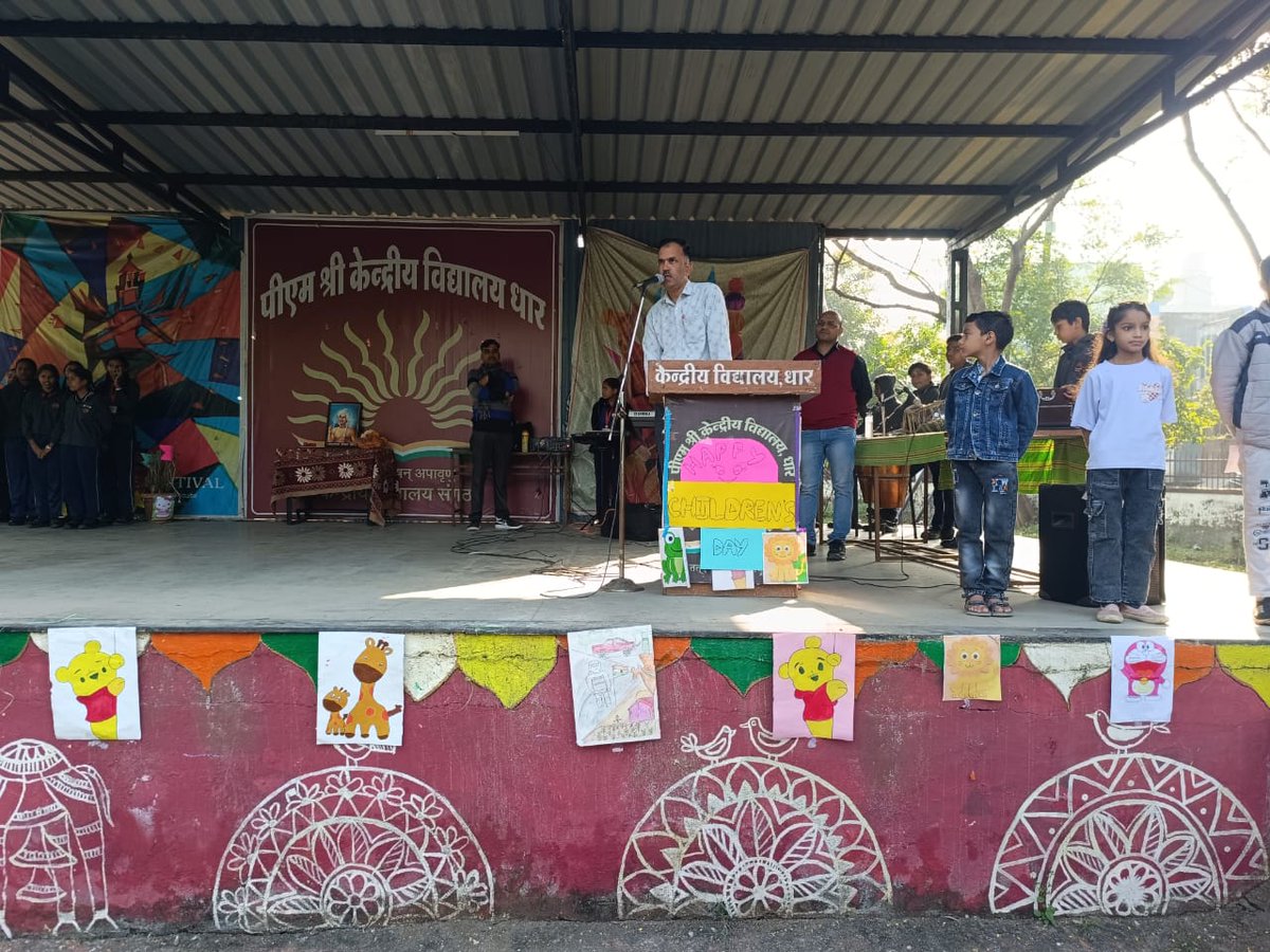 pmshrikvdhar's tweet image. 📚✨ पुस्तकालय सप्ताह विशेष गतिविधि ✨📚
आज दिनांक 15 नवंबर 2025 को पुस्तकालय सप्ताह के अंतर्गत हमारे विद्यालय के अंग्रेजी भाषा के शिक्षक श्री कैलाश रामहित प्रजापति द्वारा पुस्तक समीक्षा प्रस्तुत की गई। @EduMinOfIndia
@KVS_HQ @kvs_bhopal @PriyankM_IAS #libraryweek