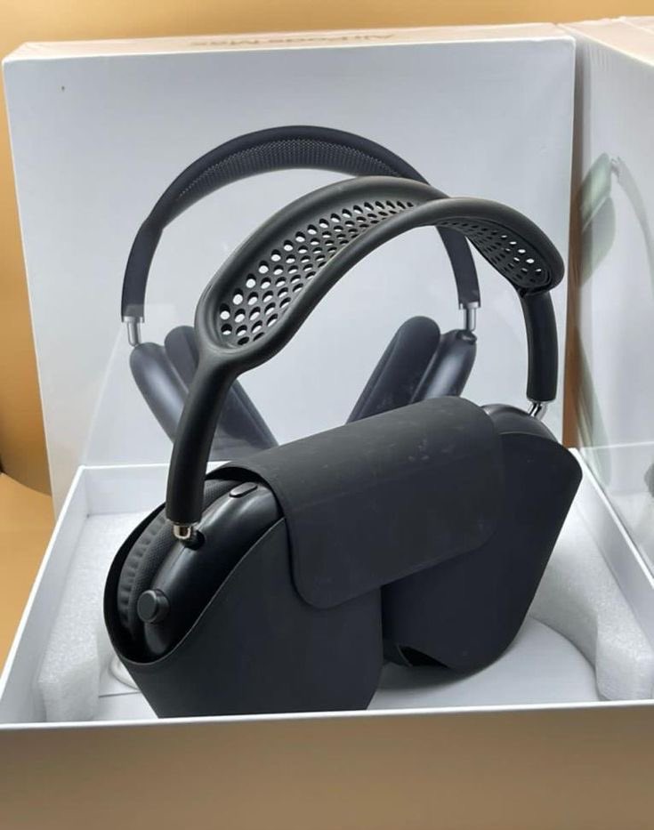 YKMERCHANDISE's tweet image. AirPods Max

✅ACTIVE NOISE CANCELLATION
✅Transparency mode
✅Live listen
✅Type-C charging cable
✅battery: 664mAh 

PRICE: N35,000

Location: KANO STATE (nationwide delivery) 
🚨free delivery within kano
Whatsapp link: wa.me/2348101754525
📞call: 08101754525