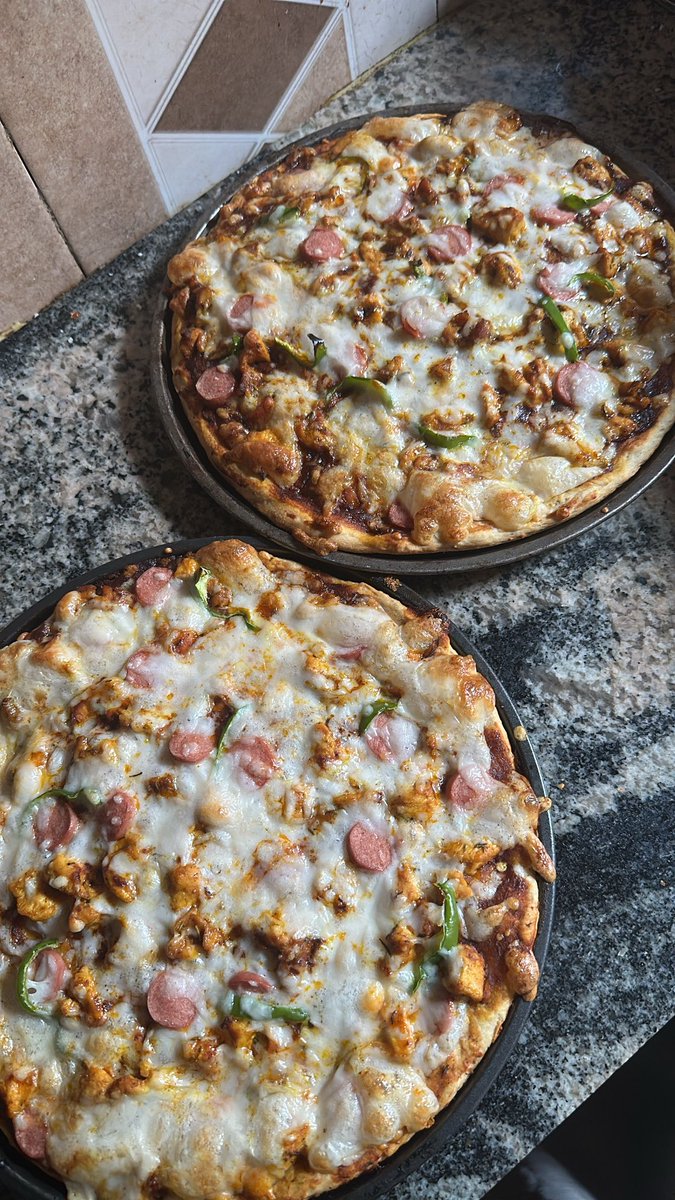 AmeenuJidderh's tweet image. Today’s menu

Fried rice combo 7k
Wings 6k
Shaawarma 4500
Laoded fries 6k/8k
Pizza 12k/13k
📍Zaria
Please repost