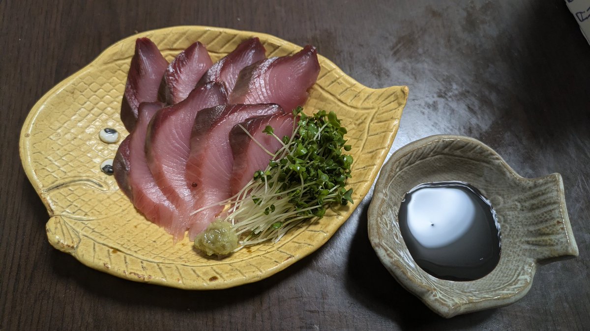 t_tyama's tweet image. ハガツオの昆布じめを食す。

美味い。

薬味にしたブロッコリーのスプラウトが美味い。存在感ありながら主張しすぎず、カイワレ大根にある辛味も控えめで良い感じ。
