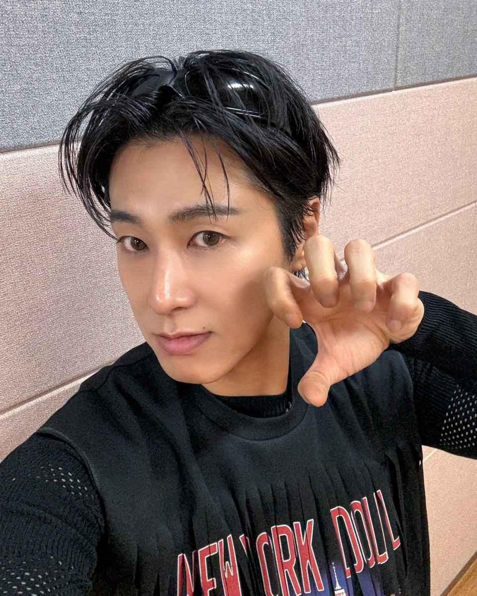 TVXQ's tweet photo. #ShowMusicCore #쇼음악중심 ♥️🖤

#UKNOW #유노윤호
#Stretch #UKNOW_Stretch
#IKNOW #UKNOW_IKNOW
#TVXQ! #동방신기 #東方神起 https://t.co/6GrnnkJcY9
