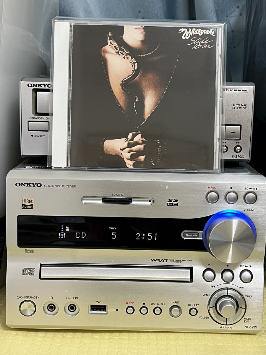 hama_ws's tweet photo. 片づけながら
Slide It In /Whitesnake
を聴く。
オリジナルが好きなので、
日本盤CBS/SONY, 25DP 5230、1988.9.30発売を。
#whitesnake #davidcoverdale #slideitin https://t.co/XDOJFrXBq3