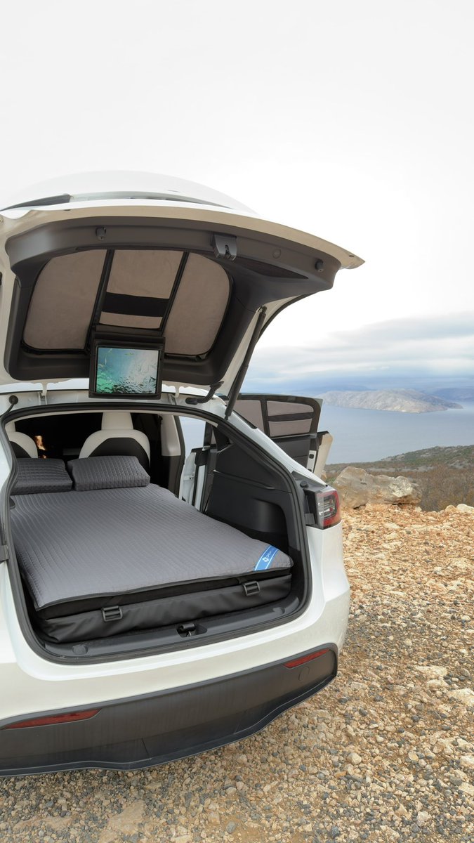 Tesla drivers news 💧 The new DreamCase Memory will be available this weekend for preorders. This bed features an integrated suspension system that greatly enhance comfort and makes the bed perfectly flat in all Tesla cars! 

Be Adventurous | DreamCase