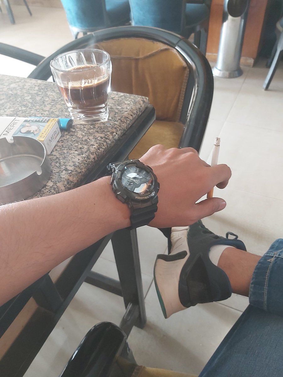 تريبل شوتس بيبي مع ألم بالرقبة حكم السن بقاا . . ☕🚬💨

Mr.joker