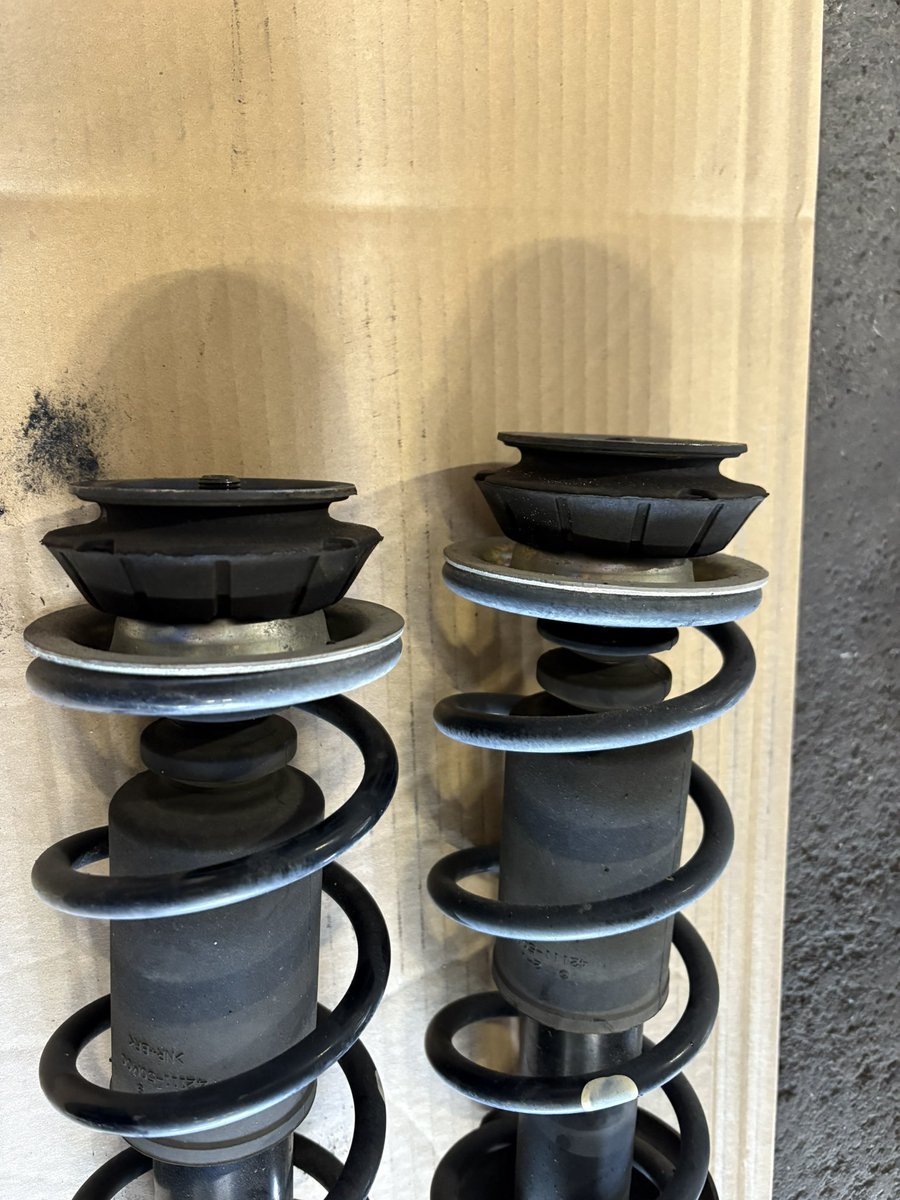 mrym_tms's tweet image. 下取りのワゴソ尺がハンドル切るとゴリゴリ言うから分解してみたらシニアの作品第二弾が発見されました。