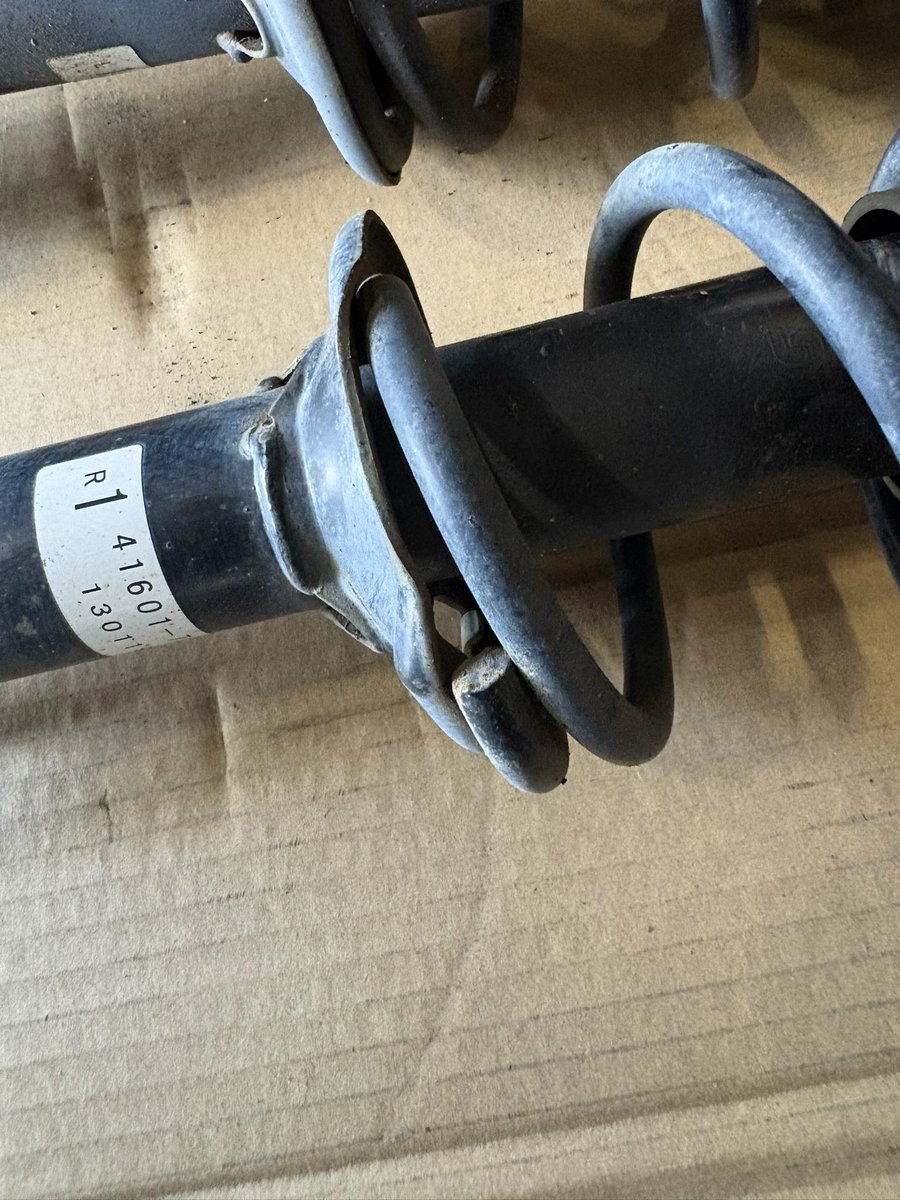 mrym_tms's tweet image. 下取りのワゴソ尺がハンドル切るとゴリゴリ言うから分解してみたらシニアの作品第二弾が発見されました。