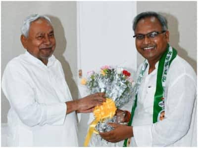 राजद (25), कांग्रेस(6), लेफ्ट (3), AIMIM (5) और IP गुप्ता (1) सारे दल जदयू (85) को समर्थन देकर नीतीश जी की सरकार बना दे... ved