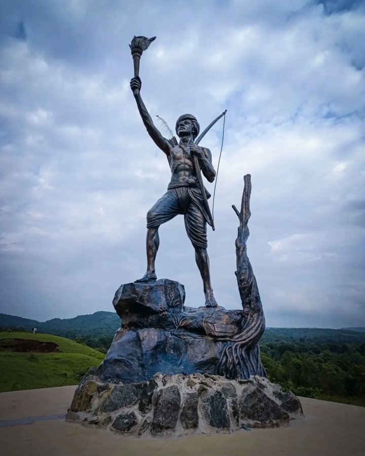 valamd72's tweet image. "हम इस धरती के मालिक हैं, किरायेदार नहीं!"
#BirsaMunda