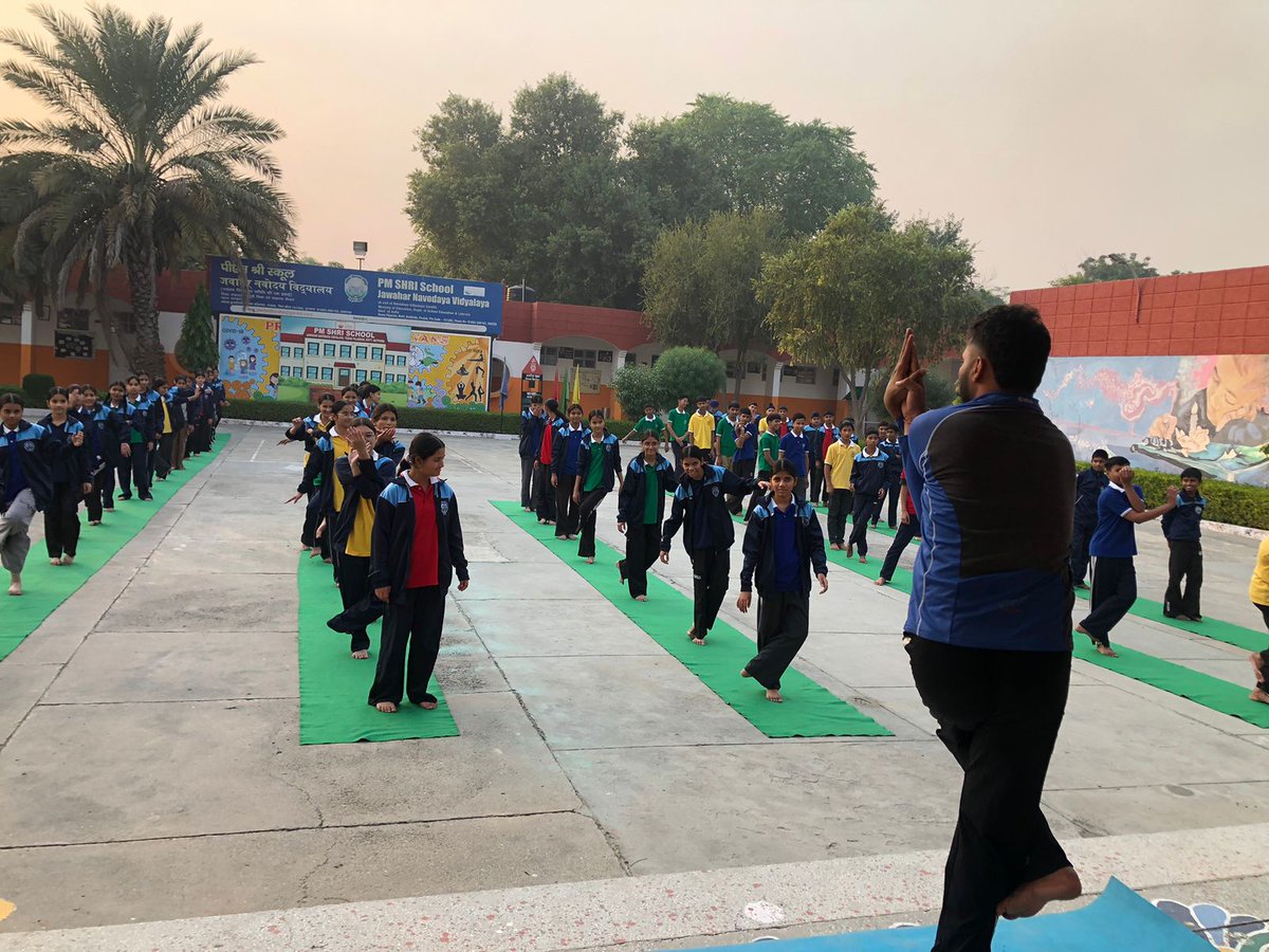 jnv_bathin63313's tweet image. JNV Bathinda (Punjab) conducted a yoga session on Two week Yoga Campaign to promote balance, discipline and inner strength among stundents. with
@NVS_HQ&apos;s vision, Yoga has become a way of life. #NVS #JNV #WellnessThroughYoga #YogaInJNV #JNVActivity
“योग से जीवन में संतुलन”