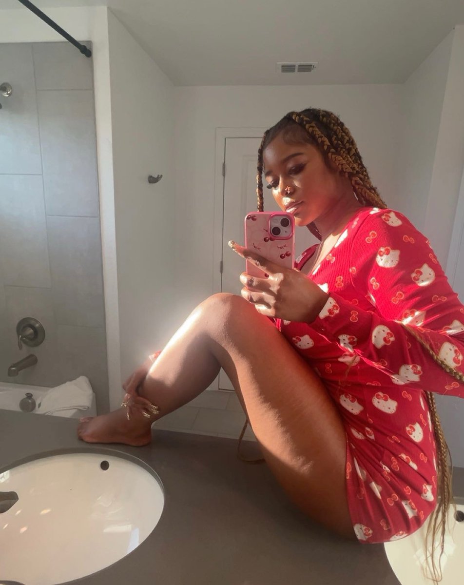 ccthebrattt's tweet image. puppy wants an owner? bark for mommy