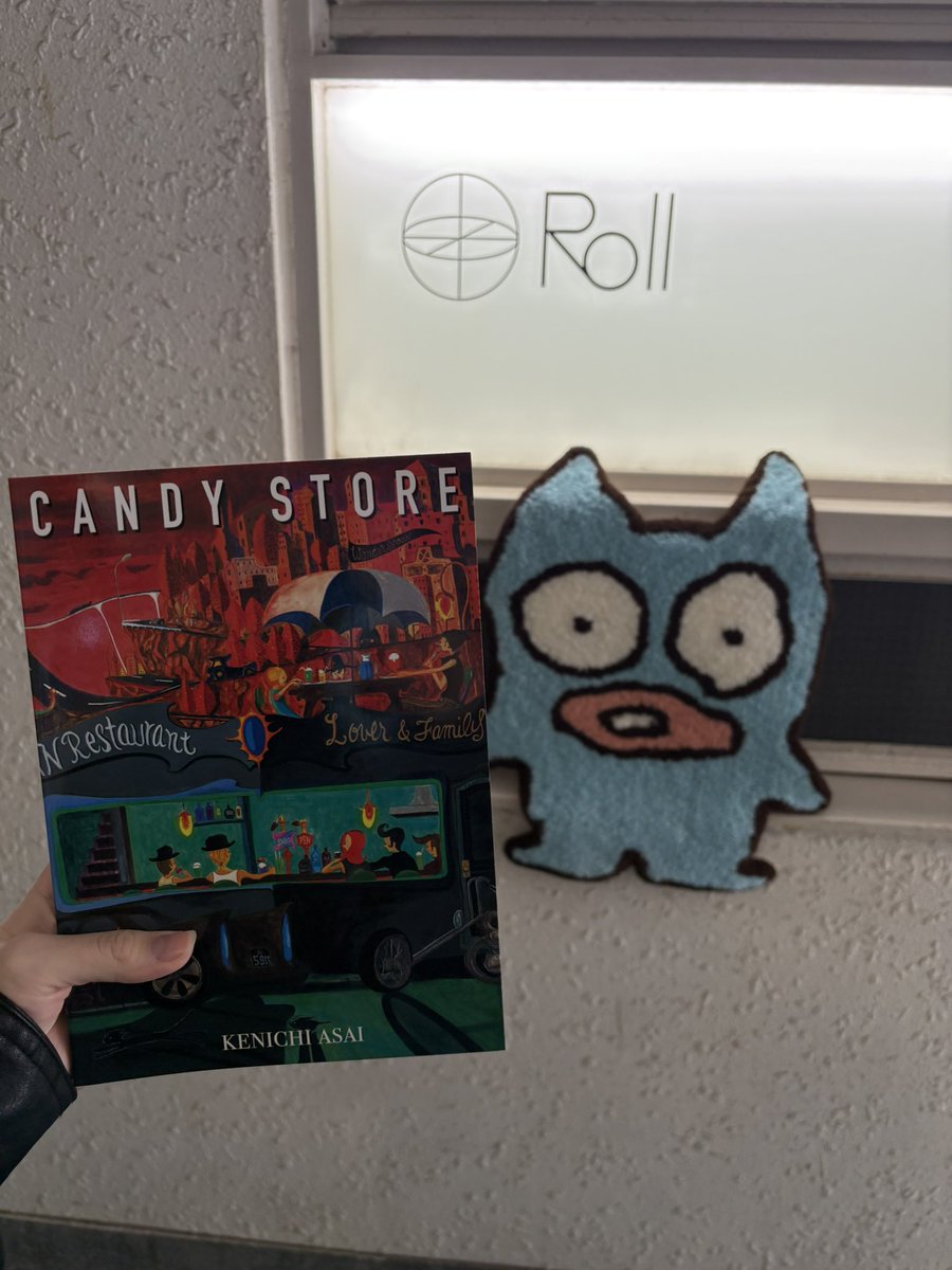 レジ前で男の人が店長さんと話してるのが聞こえて、まだサイン入りある