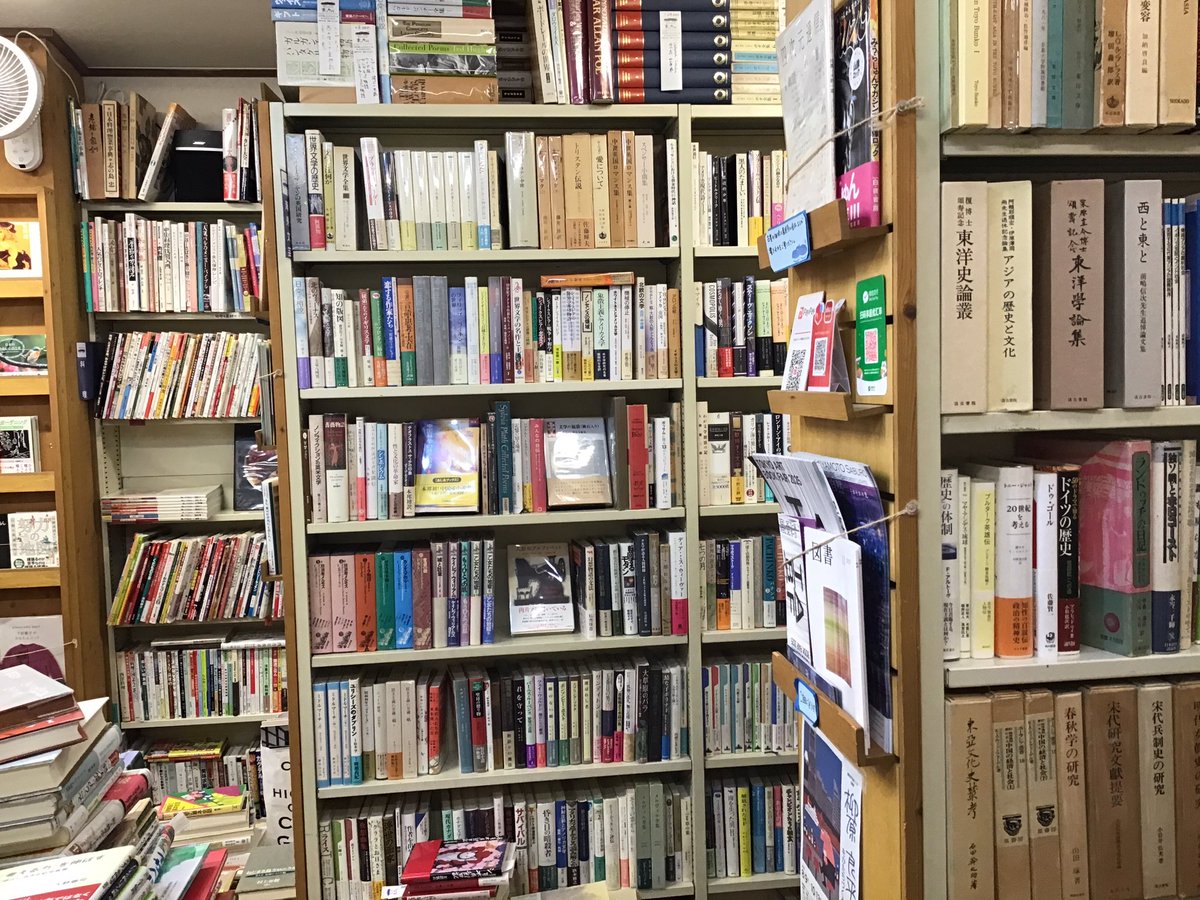 BOOKS青いカバ2535日目オープンしました。爽やかな土曜日です。入荷本をどしどし棚に出してますのでどうぞ見に来てください。
※買取はお預かりとなります