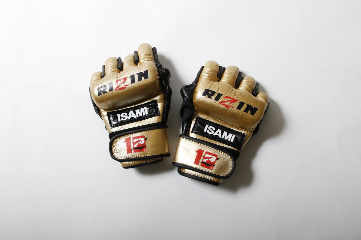 GOLD特典のひとつである、「10周年メモリアルGOLDグローブ」を作製させ