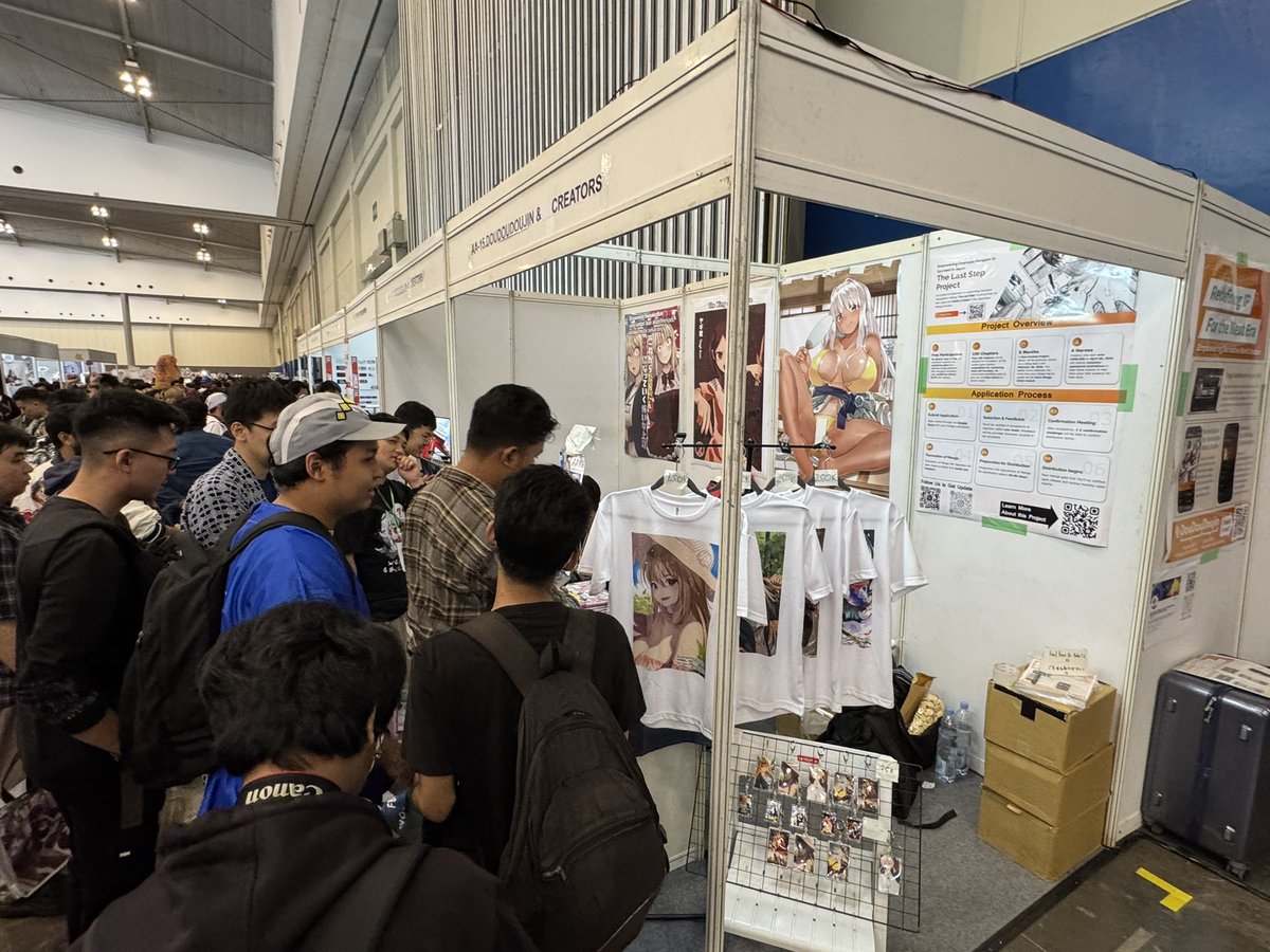 DouDoujin_PR's tweet image. Comifuro1日目！AA15-16におります😆
Day 1 of Comifuro! We’re at AA15–16.

Hari pertama Comifuro! Kami berada di AA15–16♪