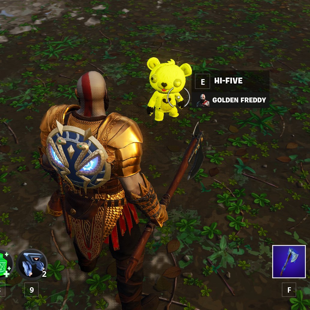 How can you take this seriously when seeing Kratos with a smol yellow bear named "Golden Freddy" 😭😭😭