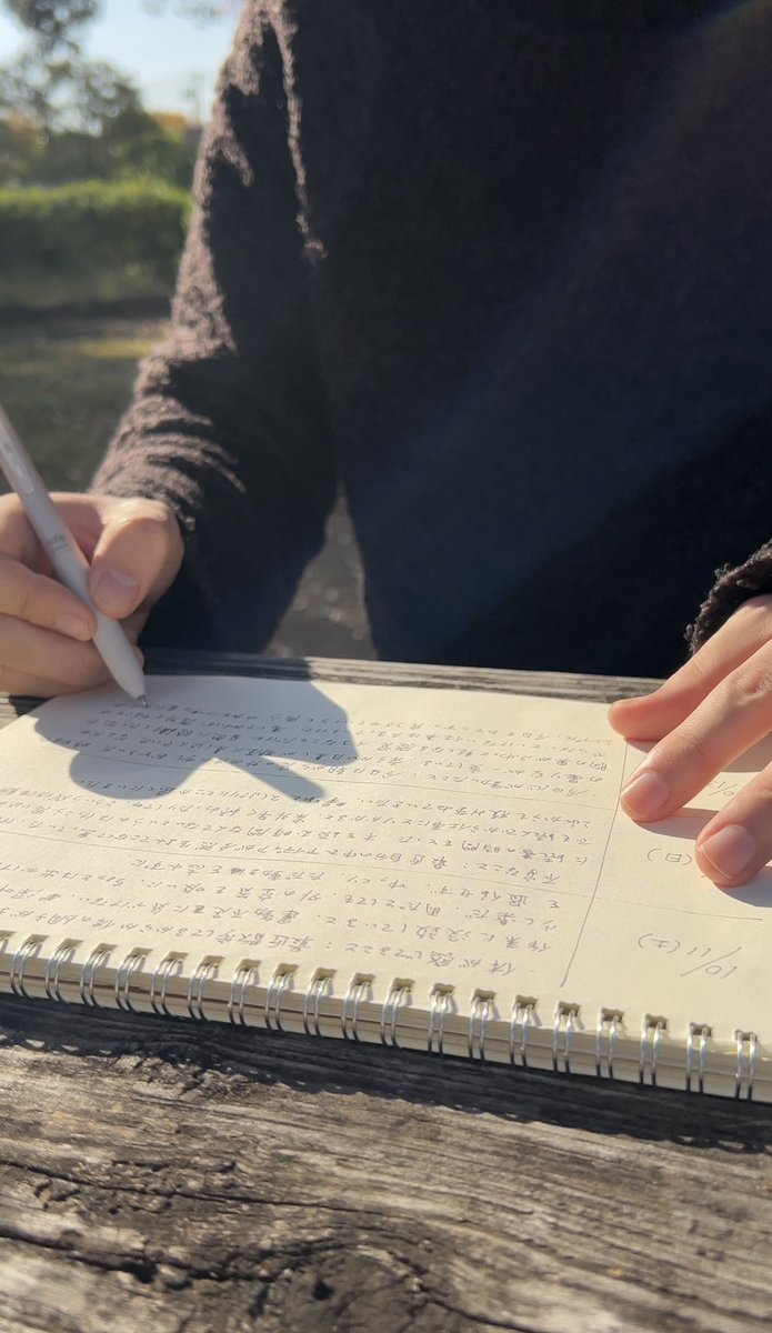 tsumugi_utatabi's tweet image. 不安を抱えこみやすい人は
【1日3分でできる】思考を書き出すジャーナリングを習慣にできるといい。
不安は避けると膨らみ、向き合うと「扱える」ようになる。私も毎日やっています。

ただそうは言っても
「何を書いていけばいいかわからない」
そんな人に…