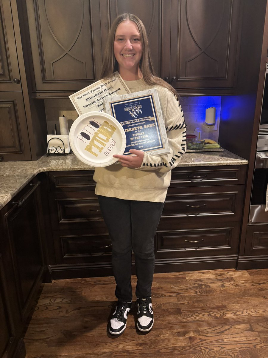 bare_elizabeth's tweet image. I'm so blessed to be named West Forsyth's Pitcher of the Year and Academic All Region! Can't wait for year 4!!💙🤍
@westsoftball20 @CoachKrat @coachryancarver @gaimpactcsl @WFHSAthDept @aves_wass01