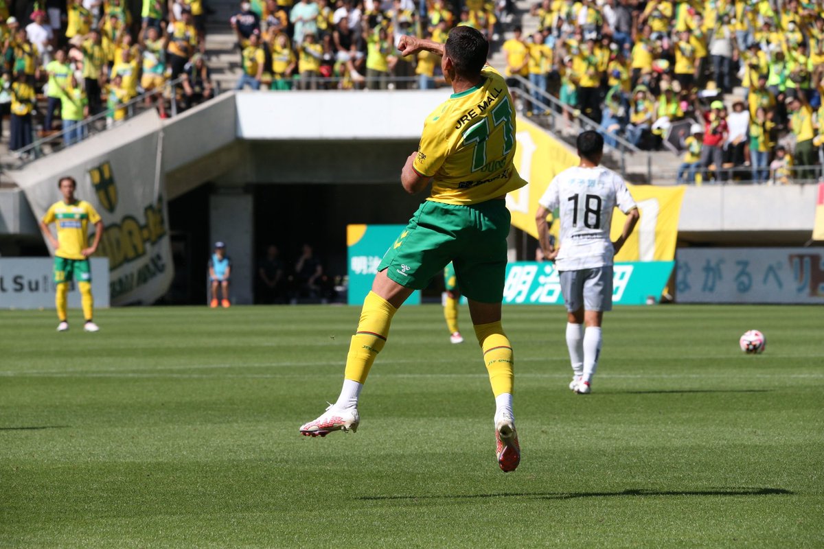 2023、2024シーズンに在籍した
 #ドゥドゥ 選手が引退を発表されました。

ゴールへ向かう熱いプレーと闘志、そしてピッチ外でのいつも笑顔を絶やさない明るいキャラクターでチームに貢献してくれました✨

ジェフで戦い、チームを盛り上げてくれてありがとう。
本当にお疲れ様でした‼️

#jefunited