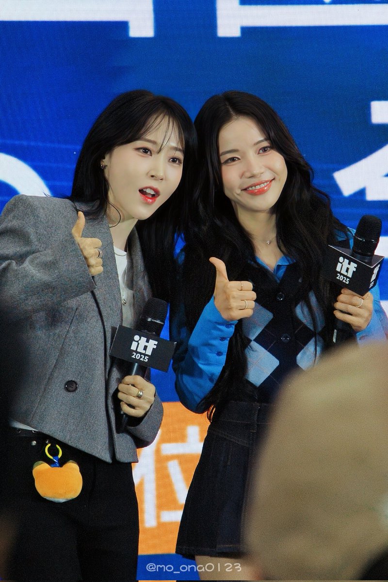 mo_ona0123's tweet image. 251109  DJB

용콩별콩🥹🥹🥹

#mamamoo #마마무 
#mamamooplus #마마무플러스
#solar #솔라 #金容仙
#moonbyul #문별 #文星伊