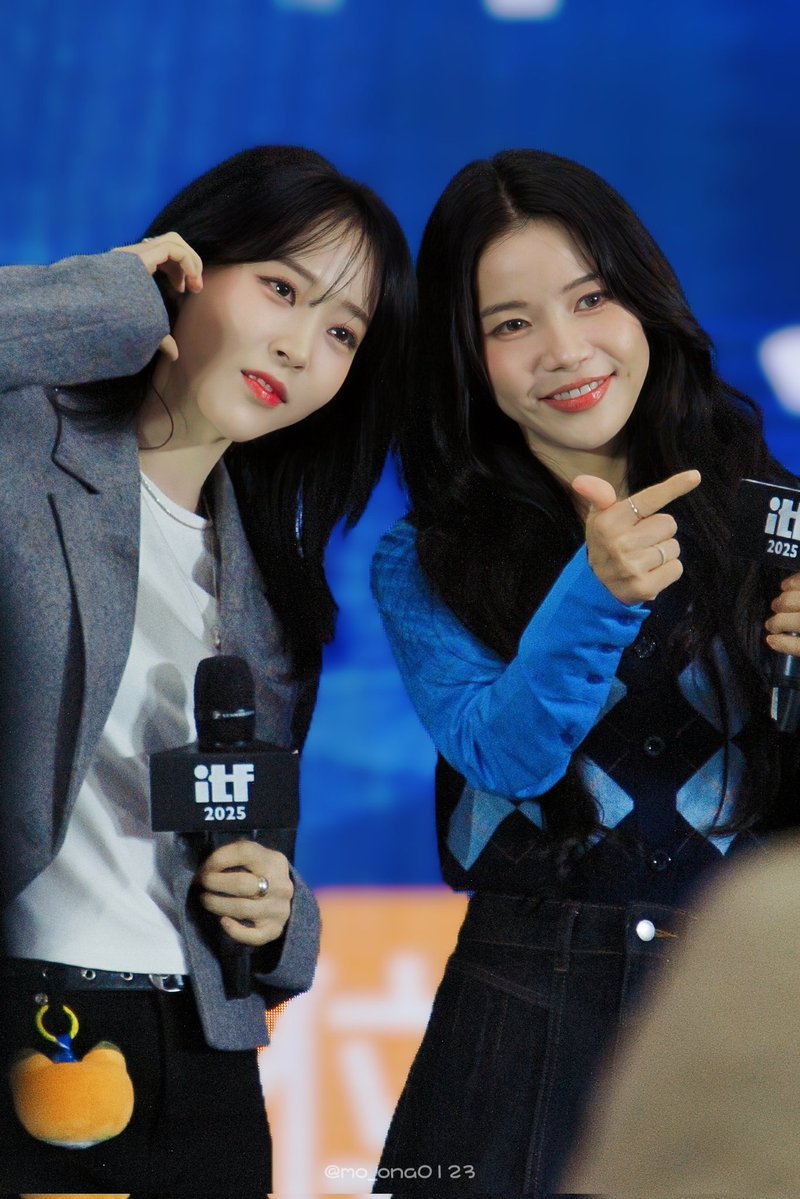 mo_ona0123's tweet image. 251109  DJB

용콩별콩🥹🥹🥹

#mamamoo #마마무 
#mamamooplus #마마무플러스
#solar #솔라 #金容仙
#moonbyul #문별 #文星伊