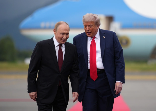 [ 🇷🇺 RUSSIE | 🇺🇸 ÉTATS-UNIS ]

🔸 D’après Politico, Moscou aurait en sa possession certains éléments liés au dossier Epstein qui pourraient mettre Donald Trump en difficulté. Ces informations seraient utilisées comme moyen de pression dans les rapports entre la Russie et la