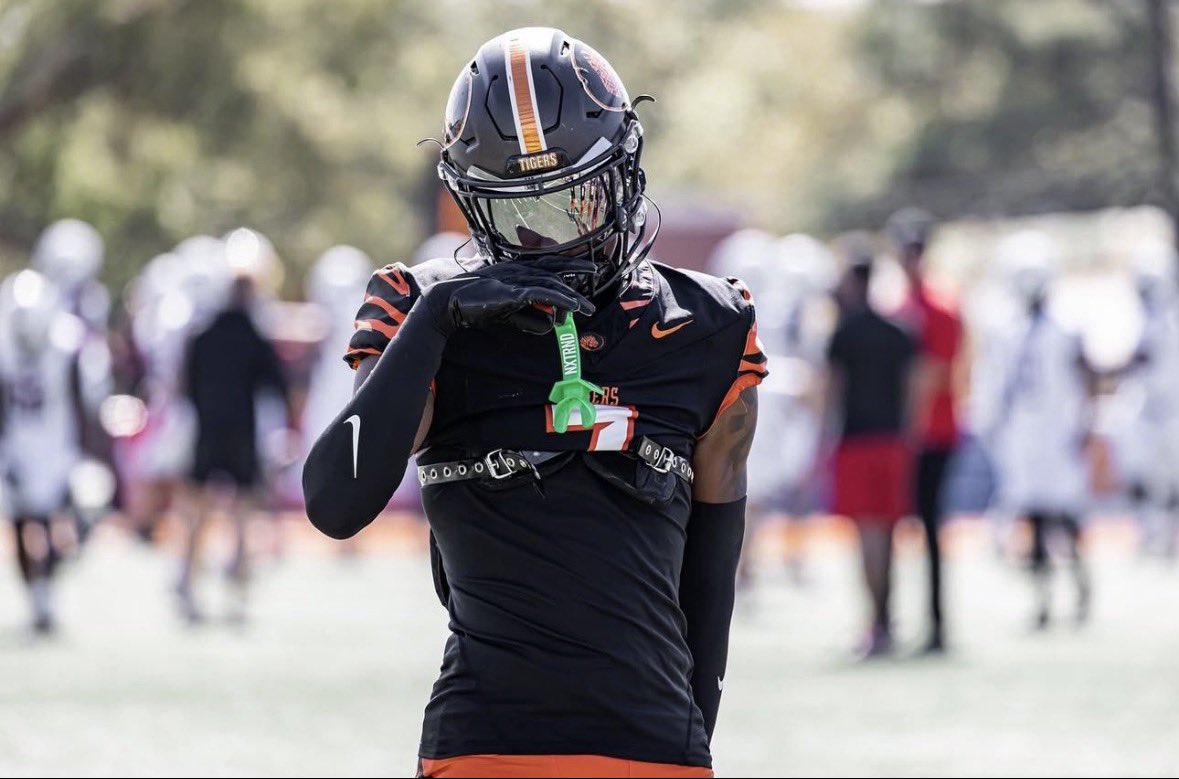 Elyon (El) White tweet media