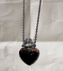 xlethalbite's tweet image. Sneaks into ( @Howlisims ) room to leave a small box with a present. There's a note attached to it. 

“Now you can die from everything except poisoning.ᐟ”

– love, Fel ♡ 

(Yes, that's a vial with her own blood).