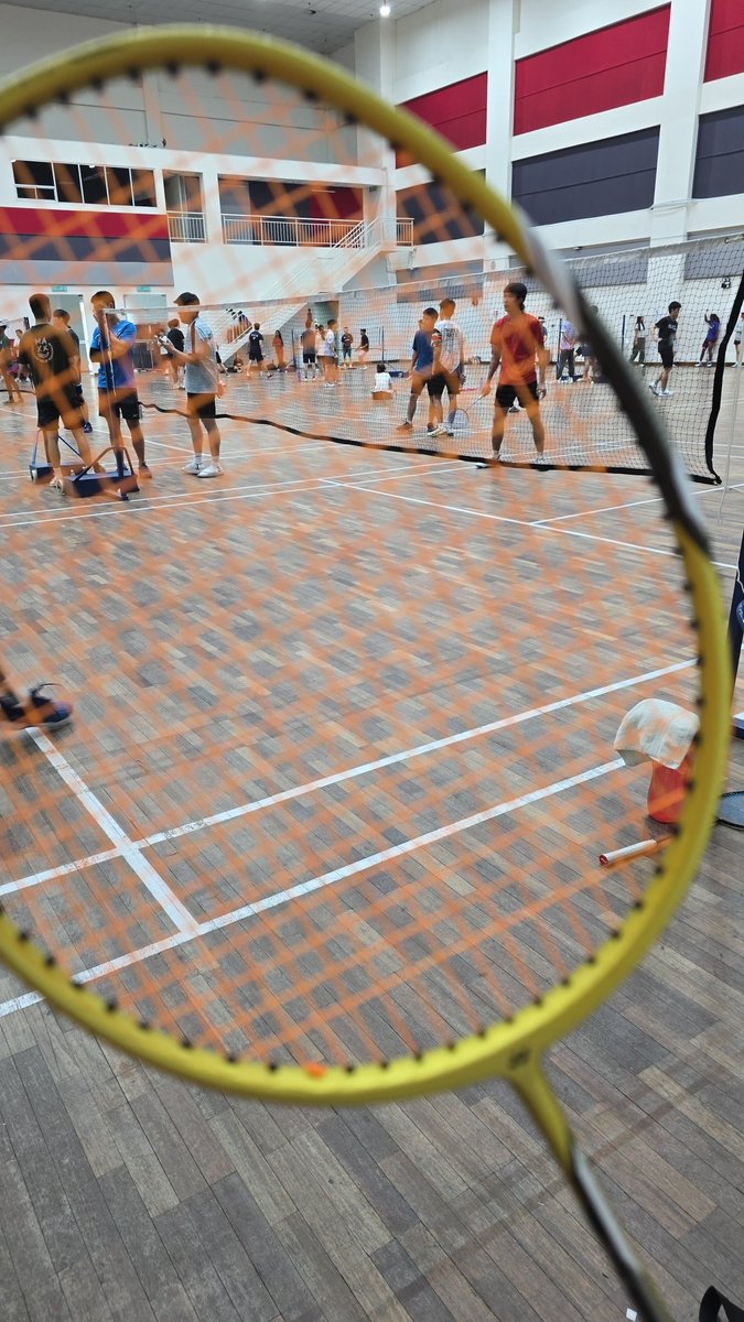 m0_nark's tweet image. Bro what the FUCK am I doing in a badminton tournament bro i am by all means a casual player 😭