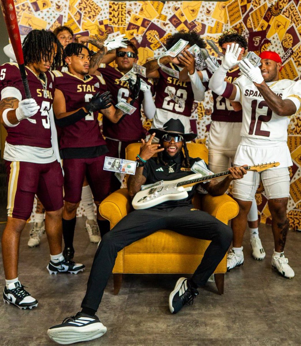 After a great conversation with <a href="/ChiefQuiss17/">Coach Watson</a> I am blessed to receive my first offer to St Thomas Aquinas College! #AGTG 
<a href="/TheLegreeKid_8/">Dave Legree</a> 
<a href="/PrepRedzoneNY/">Prep Redzone New York</a> 
<a href="/STACSprintFB/">STAC Sprint Football</a> 
<a href="/_LifesaBattle/">Coach Battle</a>