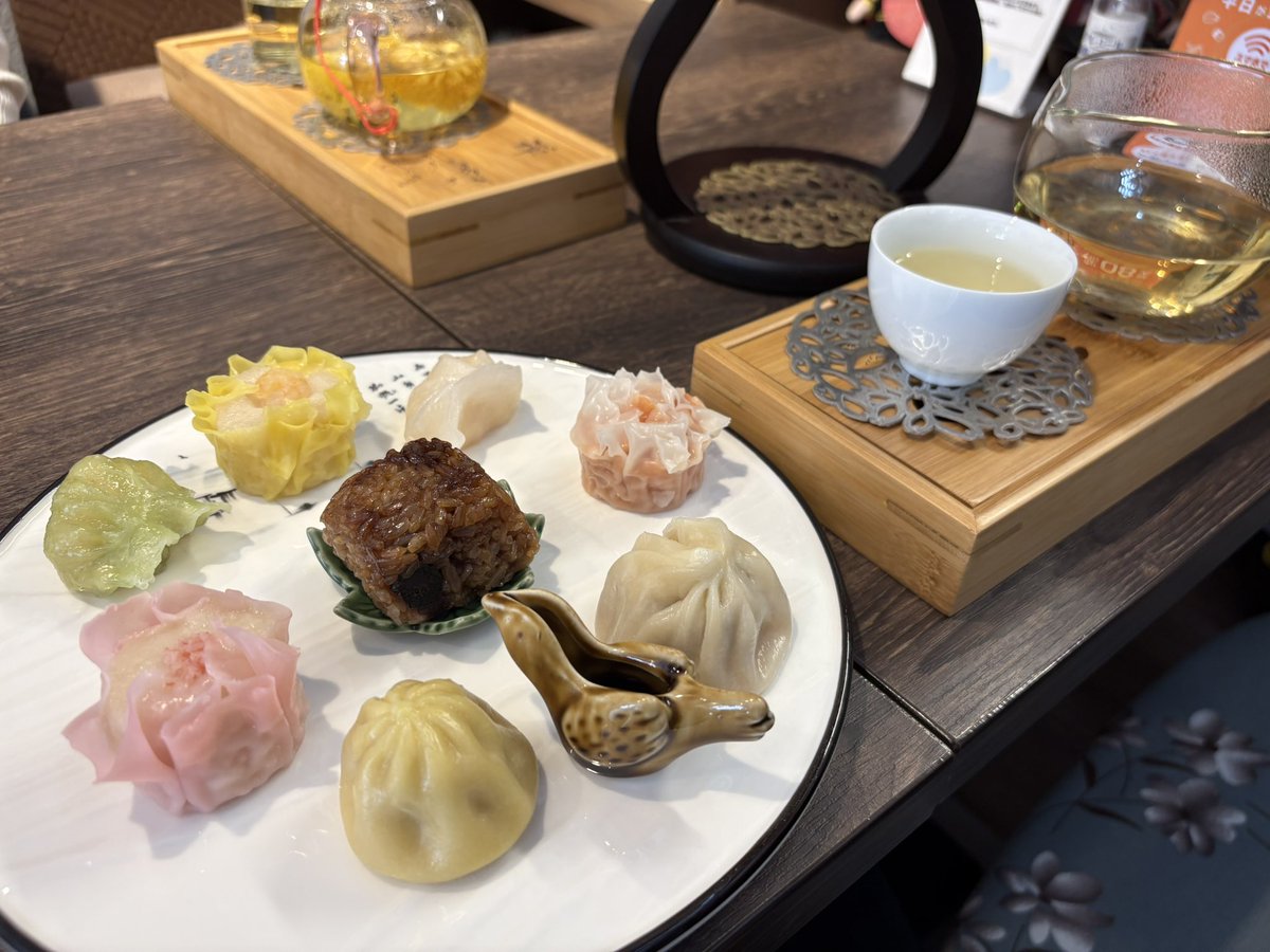 yoppy_0's tweet photo. 家の近くに飲茶のお店があるのを知って
今日はそこでランチ。

いろんな中国茶があるけど
やっぱり鉄観音が好きなんだよなぁ笑 https://t.co/JuMMpAXm6M