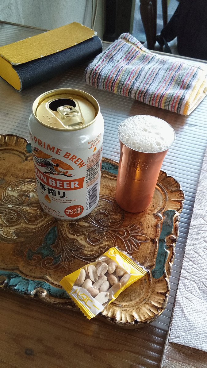 reddrag64988892's tweet image. 先週に続き、本日も多摩川土手を散歩です。
前回とは逆で、多摩川上流方向へ1時間以上歩き、京王線の鉄橋まで来ました。
途中で見つけた、薪釜ピッツァのお店でマルガリータと缶ビール！