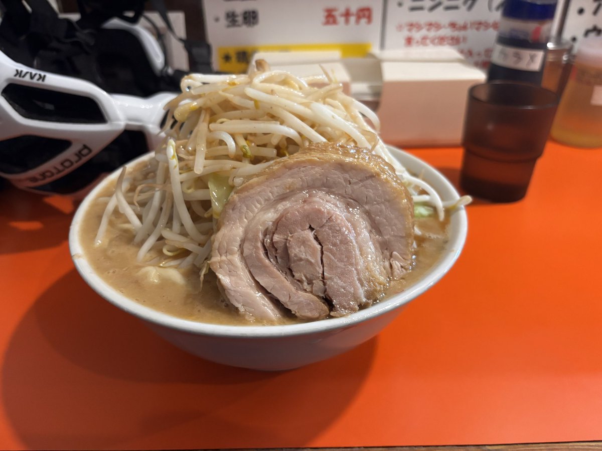 ツールド千葉450（g）
マシマシにしてたらおそらく完走は難しかったかも。
ド乳化スープの急斜面が脚（胃）を地味に削ってくる。
しかしこれはハマる濃厚さ🐷