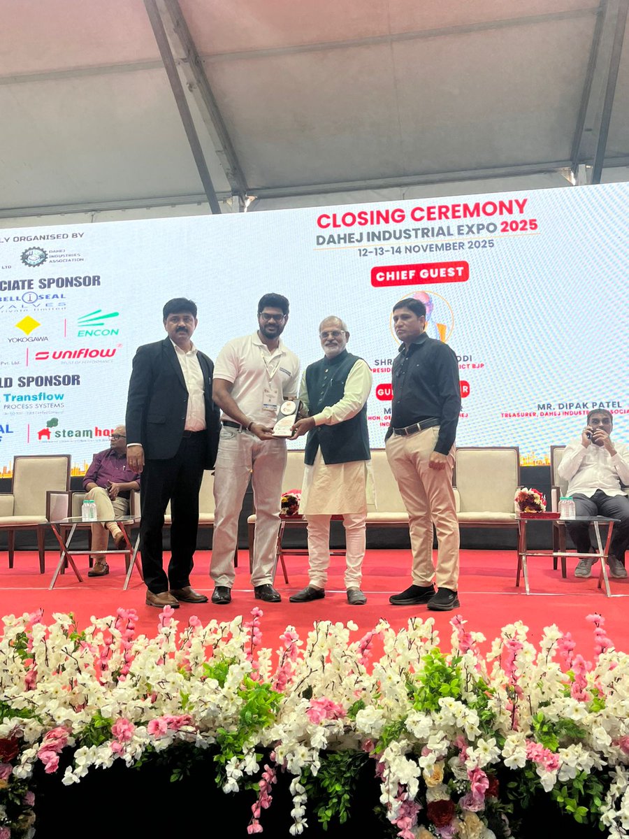 SupertechInstr1's tweet image. We did it! 🎉🏆
SUPERTECH wins the Third Best Display of Products Award + a special appreciation trophy at Dahej Expo 2025!
Thank you for the support!
#Supertech #DahejExpo2025