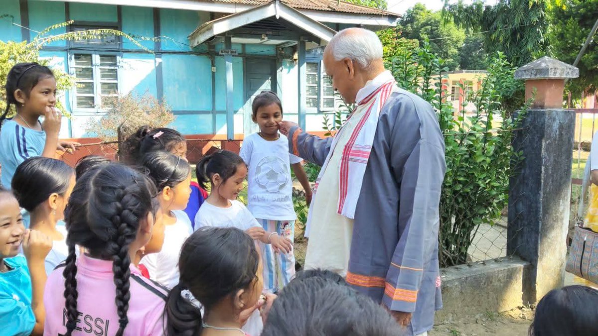 It was an absolute delight to engage with the bright young minds of Vivekananda Kendra Vidyalaya, Oyan, Arunachal Pradesh.The school, which began its journey in 1977, holds a special place as one of the first seven VKVs in Arunachal Pradesh. <a href="/vkendra/">Vivekananda Kendra 🇮🇳</a>
 #VivekanandaKendra