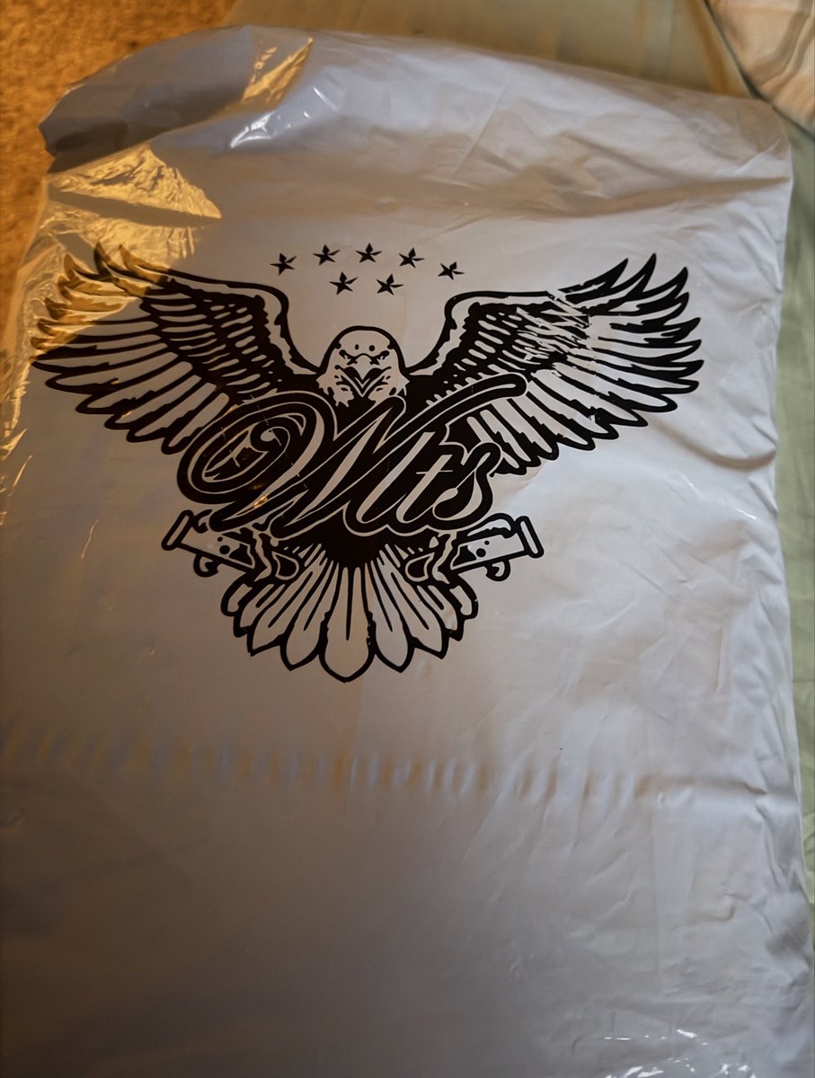candygurl_22's tweet photo. Got my Merch today #WLTS https://t.co/iN7bYM771q