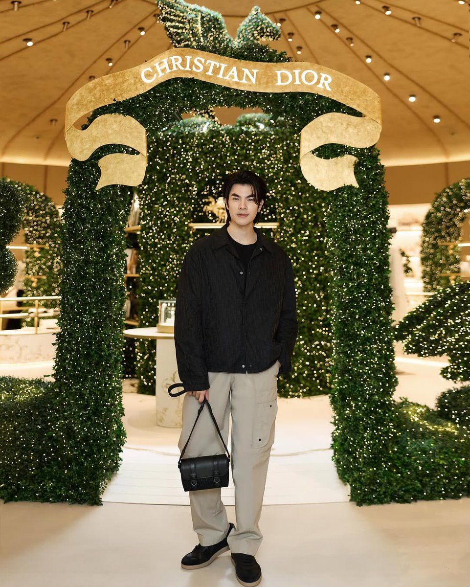 IG update <a href="/milephakphum/">mile phakphum</a> 

,,, #DiorSpring26 moments shine at Dior Gold House 💚🎠🌟 ,,,

<a href="/Dior/">Dior</a> 
#MilePhakphum 
#Dior