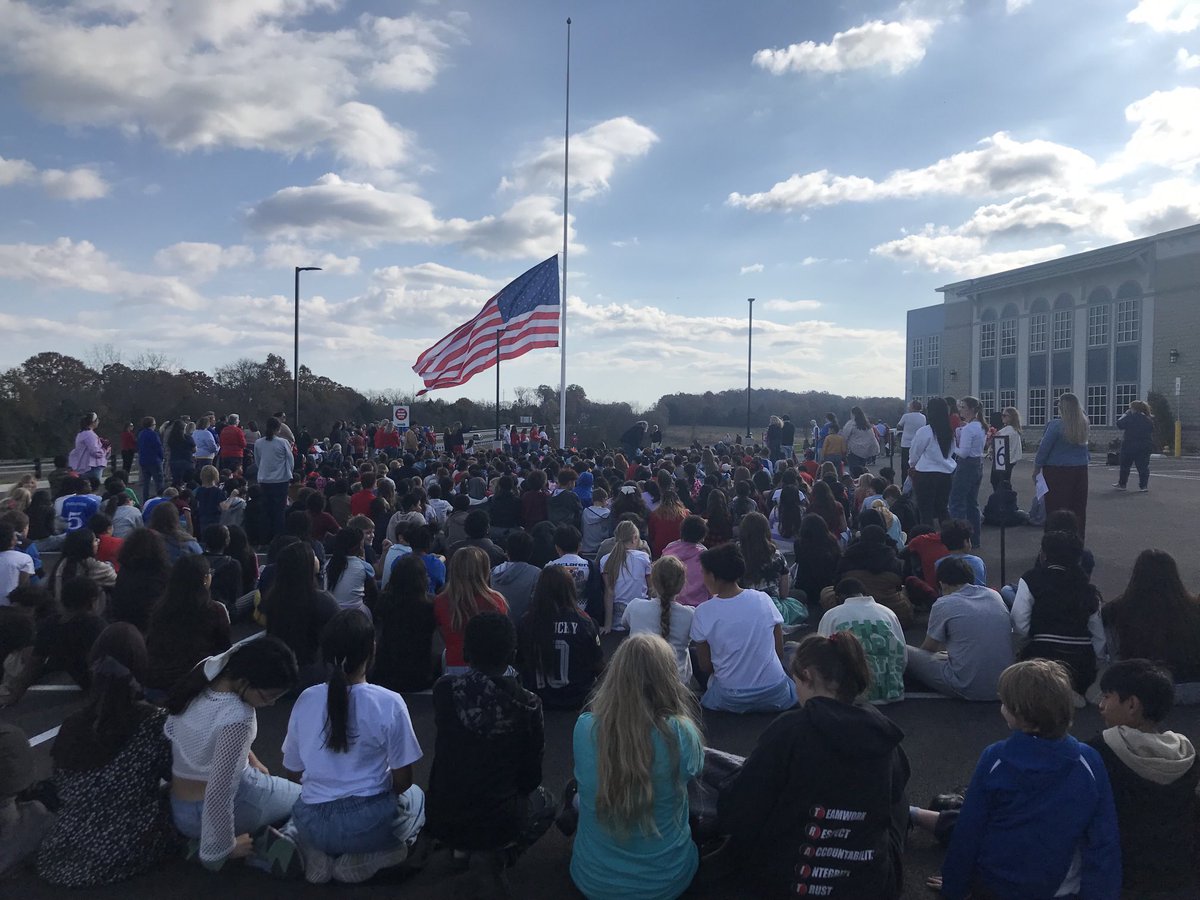 MsMiller_WES's tweet photo. It was such a pleasure to watch the flag being raised for the first time at the new ⁦⁦⁦@Warren_Elem⁩ !  ⁦@WarrenCoSchools⁩ https://t.co/J5yOcdLuLa