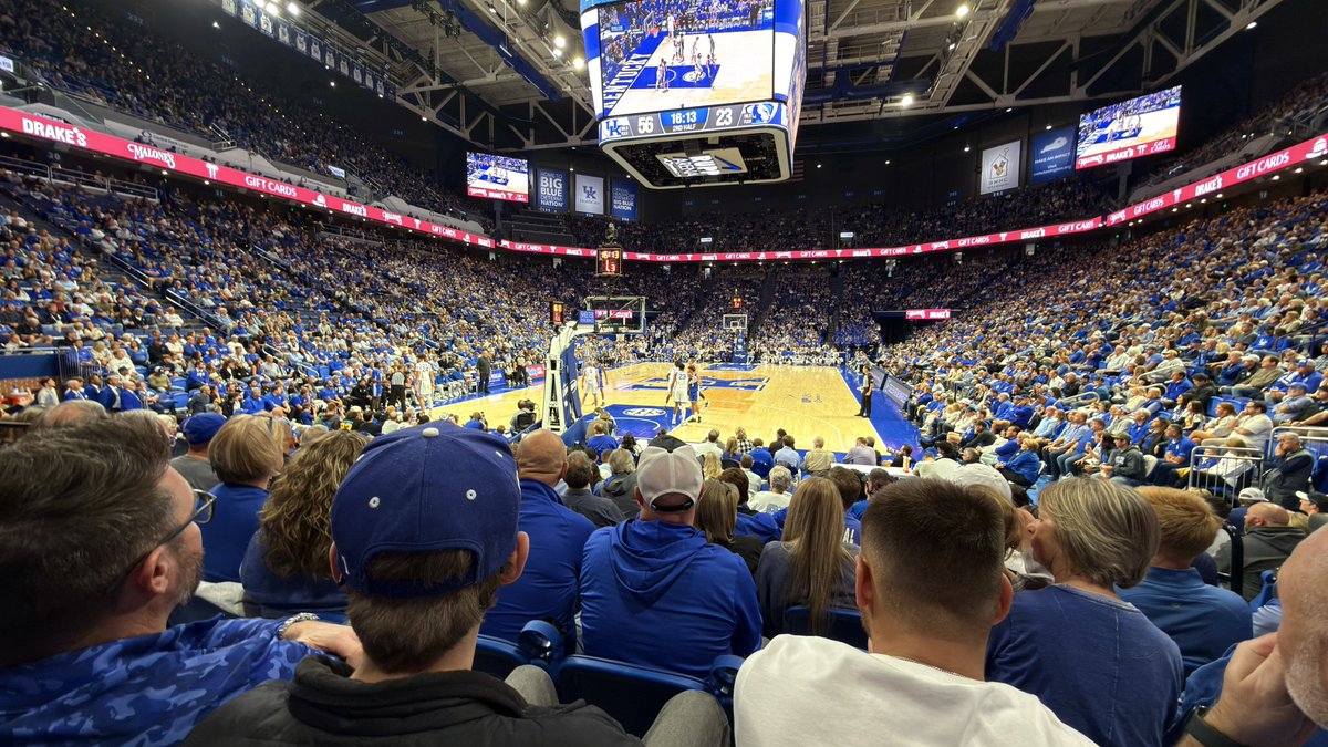 ChuckHarris3's tweet photo. Not a bad way to spend a Friday evening! #weareuk #BBN https://t.co/ISOgI6OJ2S