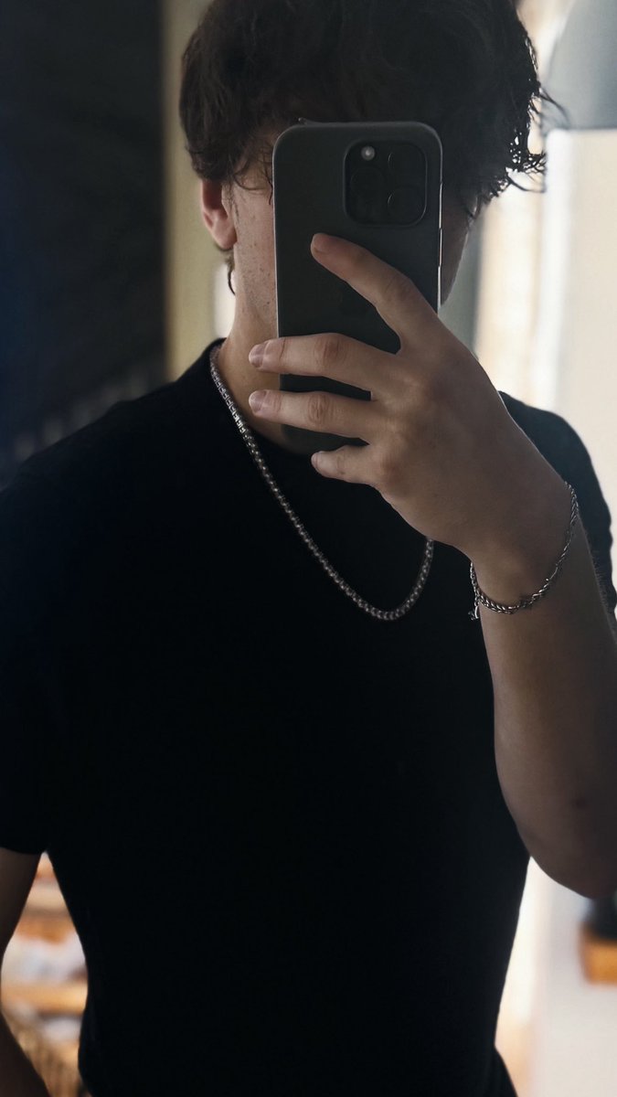 AnthonyZ tweet media