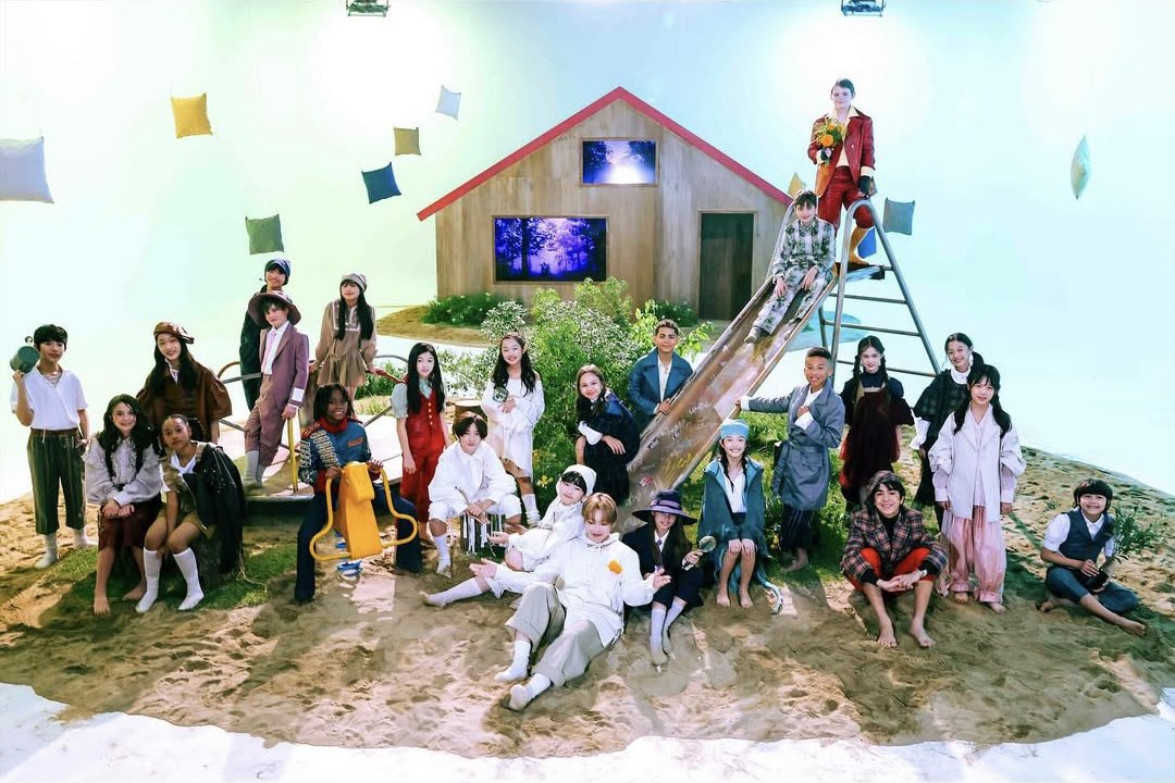 hognjung's tweet image. Here&apos;s to show you my 24 models + 1 show director. Curious on how you find the director one.