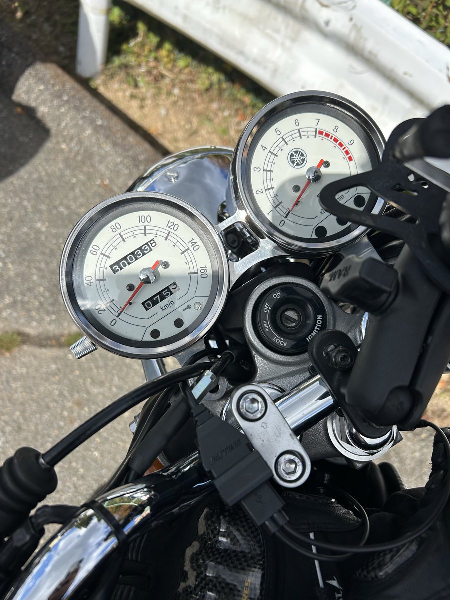 30,000㎞超えた！
純正ハンドルに戻してからのプチ長距離ソロツー楽しすぎる