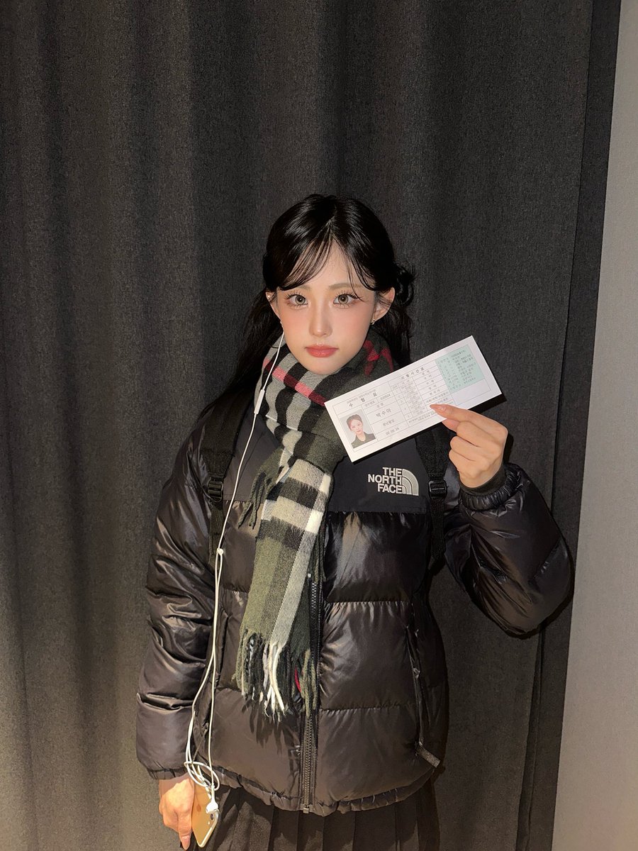 I_m_chillin's tweet photo. 수능 고생했어~ 🫶🏻🫳🏻

#ICHILLIN #아이칠린 #JOONIE #주니 https://t.co/ZI1vCAxBSd