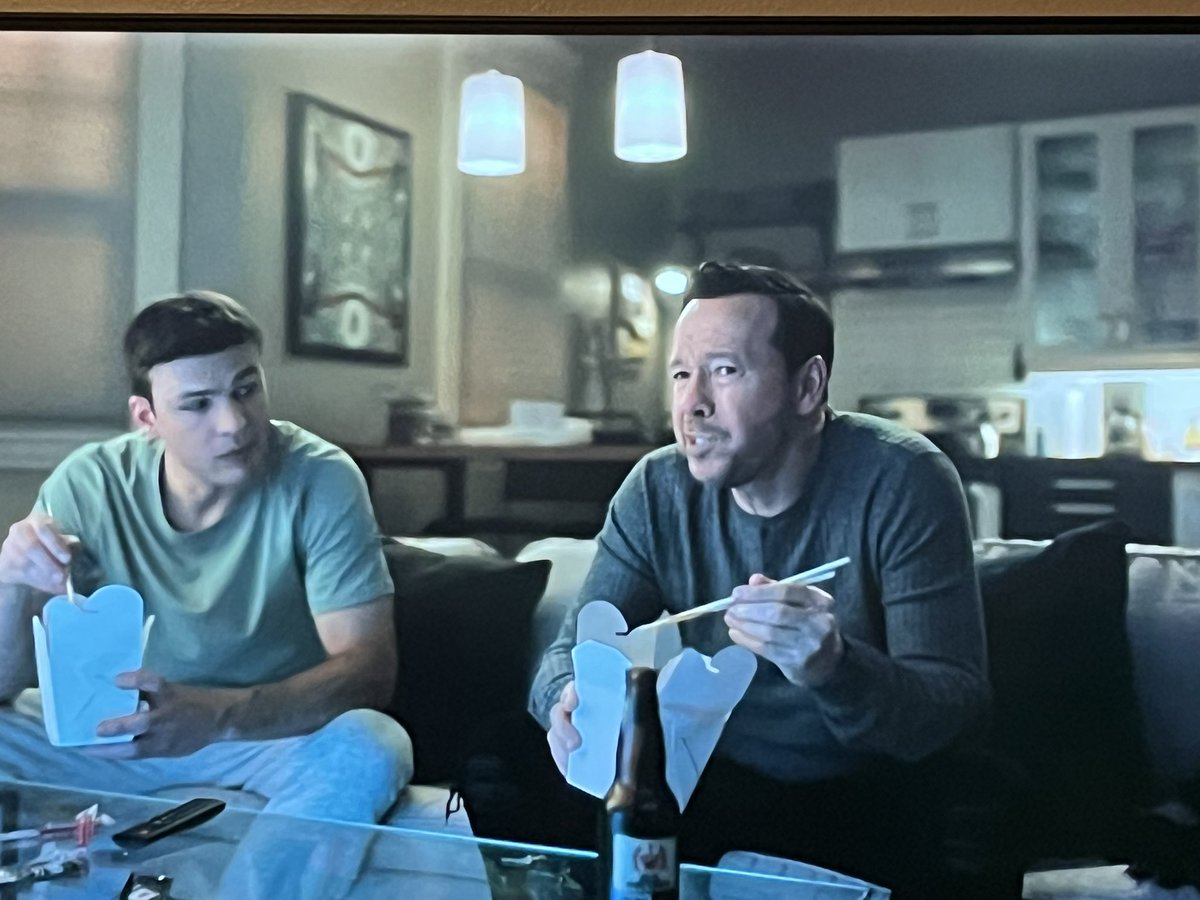 Such a fantastic series <a href="/DonnieWahlberg/">Donnie Wahlberg</a> 😄 #BostonBlue 💚💙🫶🏻

(Have a great show tonight!)