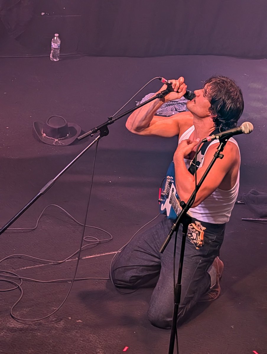 Astrowla's tweet photo. @CarterVailMusic being very passionate about being a baby giraffe 🦒 https://t.co/jmIbxBxpfR